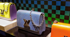 全世界都在大降价，为什么LV却敢一年涨价三次？