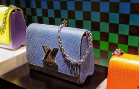 全世界都在大降价，为什么LV却敢一年涨价三次？