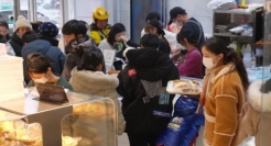 我去了县里吃顿饭，终于知道抖音美团为什么不灵了