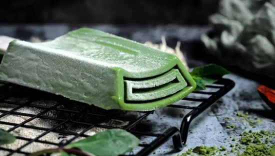 钟薛高，活成了品牌界的“普信男”