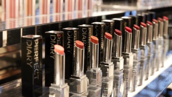 完美日记沉浮启示：营销之外，美妆品牌能否走出新路？