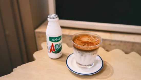 “AD钙奶拿铁”火爆，娃哈哈都快不够用了！这波热度跟不跟？