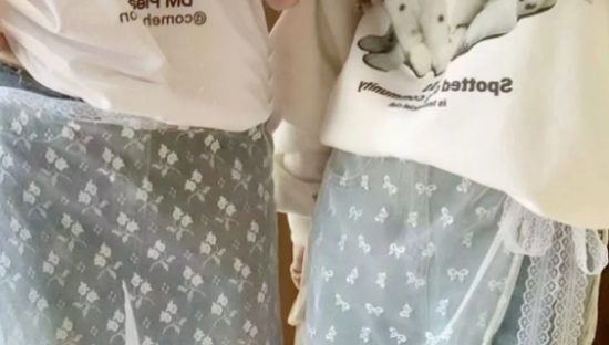 风靡韩女的「屁帘」把想尝试的打工人纠结坏了？“以前村里有个疯子就这样穿”