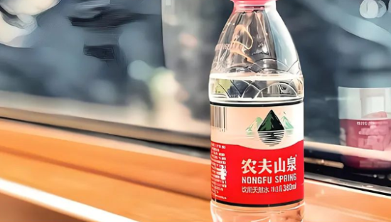 一天卸任 2 家公司，农夫山泉悬了