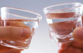 听花酒，再次绊倒张雪峰