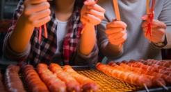 淀粉肠风波反转！全网最会“造假”博主突然翻红