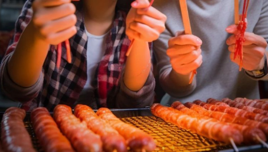 淀粉肠风波反转！全网最会“造假”博主突然翻红