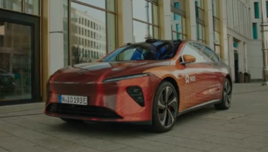 NIO蔚来×《沙丘2》：打造电影主题换电站与联名特饮