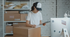 “五折”美团，开始守擂