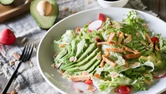 一碗轻食，刺中了多少人的钱包