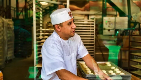 用Costo的经营思维做面包，开店超2000家，年销490亿元