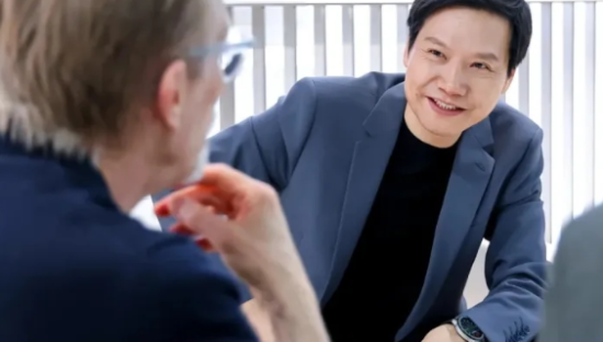 “雷军能不能去做卫生巾啊”，这个爽文男主快被打工人当成「许愿池王八」了