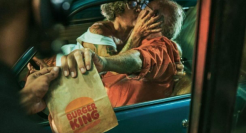 汉堡王70周年，请了一对老夫妻秀恩爱