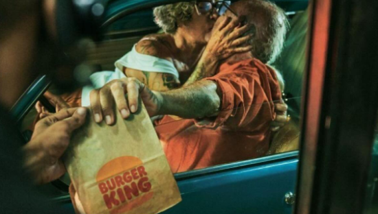 汉堡王70周年，请了一对老夫妻秀恩爱