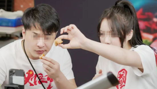 全网首个粉丝破亿女网红，来了！