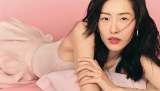 我奶最爱的衣服被刘雯穿火了，打工人月薪几万才敢买这个中式老钱品牌？