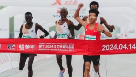 特步的危机公关，差了5口气