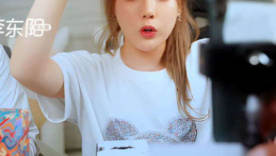 全网首个粉丝将破亿女主播，羡慕薇娅了