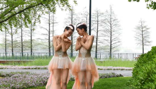 上海迪士尼×舞剧《朱鹮》梦幻联动！舞蹈太惊艳了！