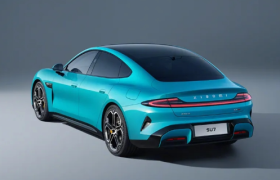 汽车博主和数码博主的骂战，是吃瓜群众输了