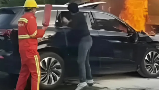 问界M7起火，扒了华为一层皮