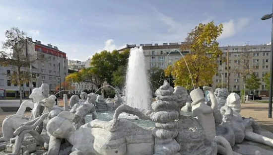 奥地利耗费1400万，建立了一座“世界最丑喷泉”！网友集体吐槽丑到家！当地政府：我觉得很艺术！