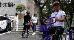 年轻人，在派出所找到了迪士尼的快乐