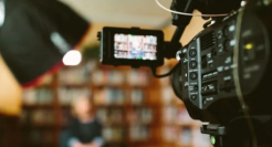 直播电商：抖音、快手、视频号上演“刀光剑影”