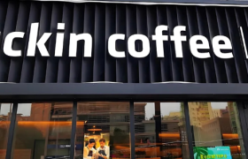 瑞幸咖啡，中了低价的毒