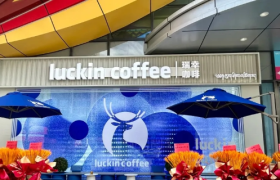 瑞幸在新疆杀疯了！网友跨越千里“收破烂”绝了