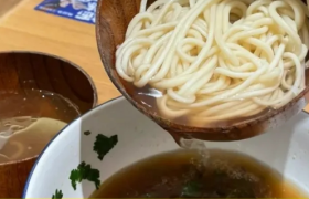 “续了3碗面还没饱”，马记永们怎么靠「免费续面羞耻」让打工人不敢多吃？