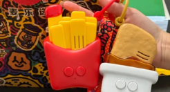 肯德基广告“入侵”麦当劳周边？好恶毒的商战！