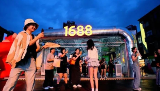 年轻人找到了“平替”