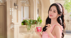 杨幂代言哈根达斯，上演法式浪漫