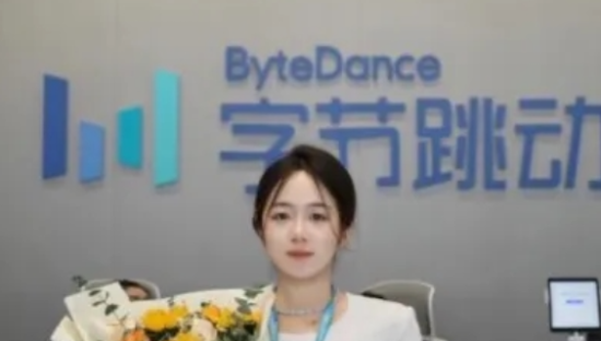 上万“离职博主”冲进小红书，谁拿到了流量密码？