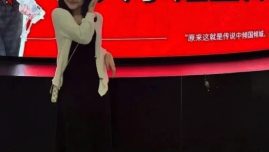 广州地铁允许个人投放广告后，史上最社死一幕出现了...