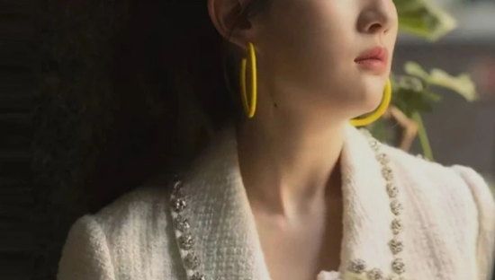 “刘亦菲同款名媛感”，一件两三千的「低配香奈儿」让白领买疯了？