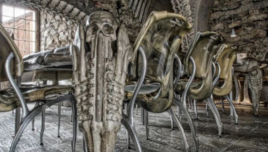 全球最惊悚“白骨博物馆”！由《异形》原型艺术家打造，恐惧感拉满！网友：我的童年阴影！