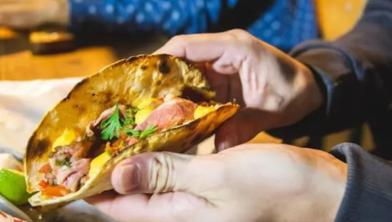 挖麦当劳的高管，抢Chipotle的生意：卖卷饼也能年收54亿