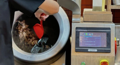 “现炒素菜称重价格快40”，这家「老重庆肯德基」搞自助快餐怎么背刺打工人？