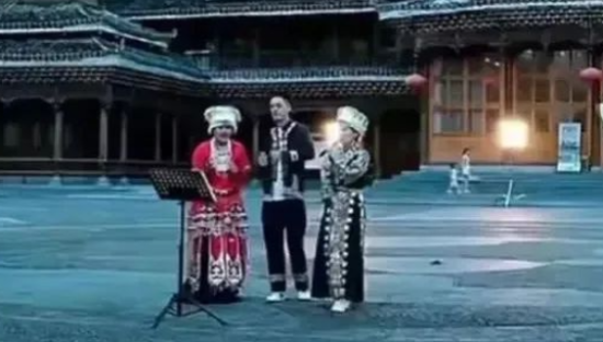 东方甄选又翻车，用“山河破碎”形容贵州被骂惨了！