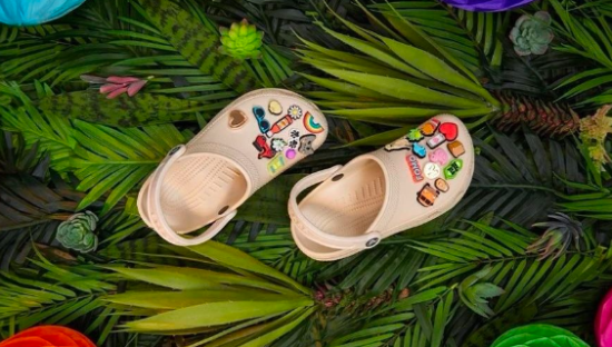 又贵又丑，百亿“洞洞鞋”的发家史