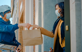 去沙特送外卖，美团的三重挑战