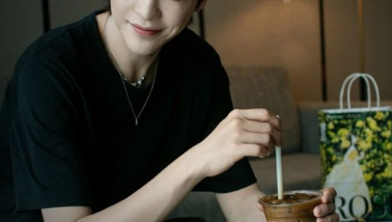 “刘亦菲前夫”火上热搜，又被瑞幸蹭到了！