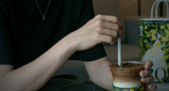 霸王茶姬找“前夫哥”代言？吓坏了瑞幸！