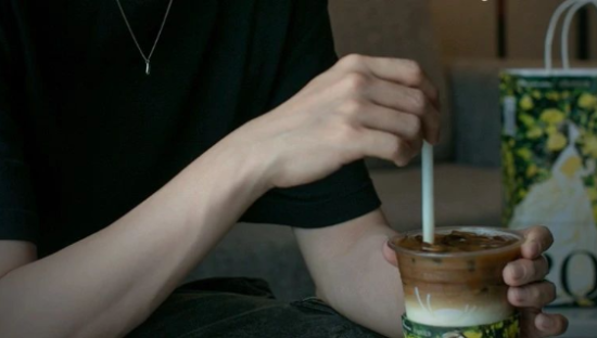 霸王茶姬找“前夫哥”代言？吓坏了瑞幸！