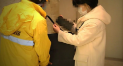 美团骑手“海底捞式”带娃刷屏，真相太意外了！