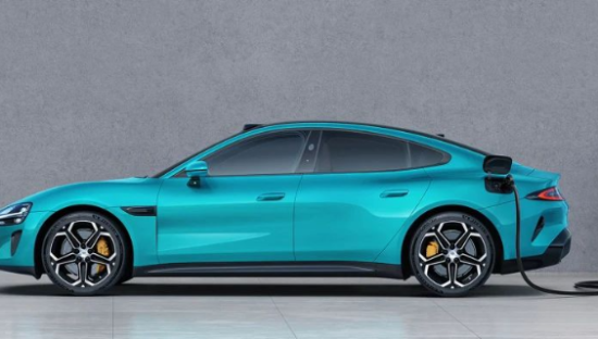 何小鹏要跟雷军争抢年轻人了