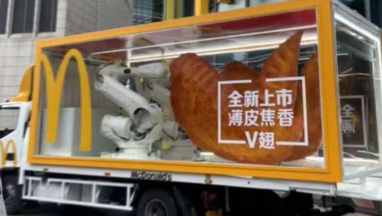 麦当劳办“维密秀”，比“制服诱惑”还炸裂哈哈