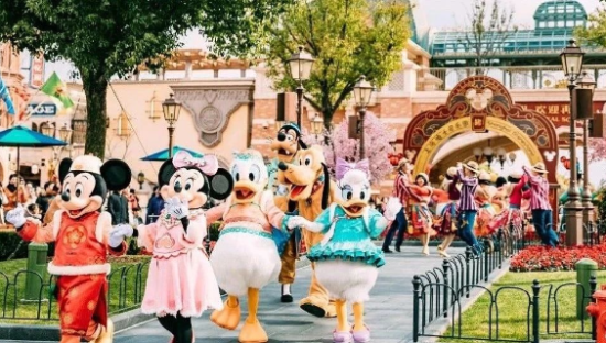 上海迪士尼，疯狂吸金